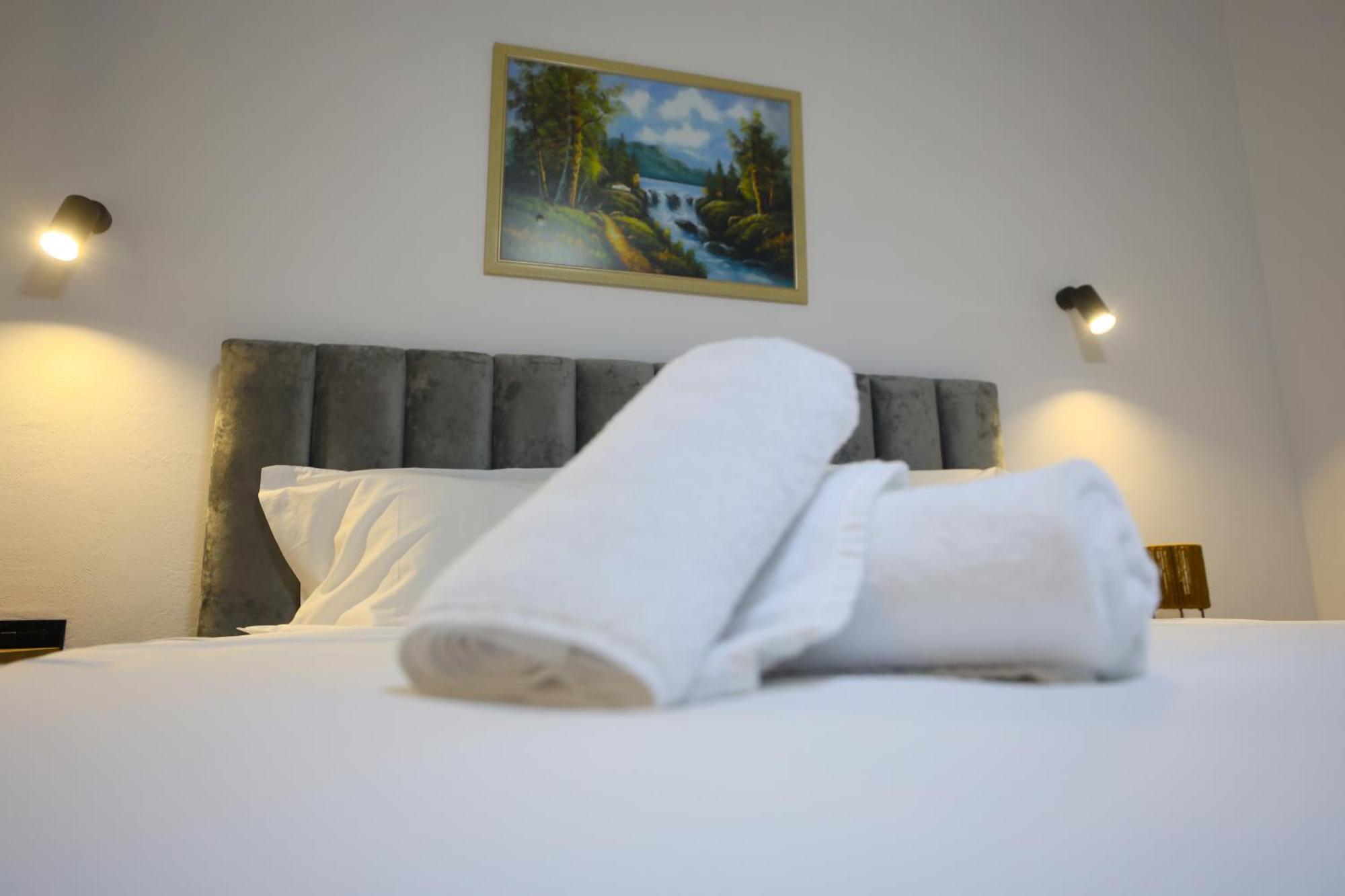 Vila Alizee Hotel Тирана Екстериор снимка