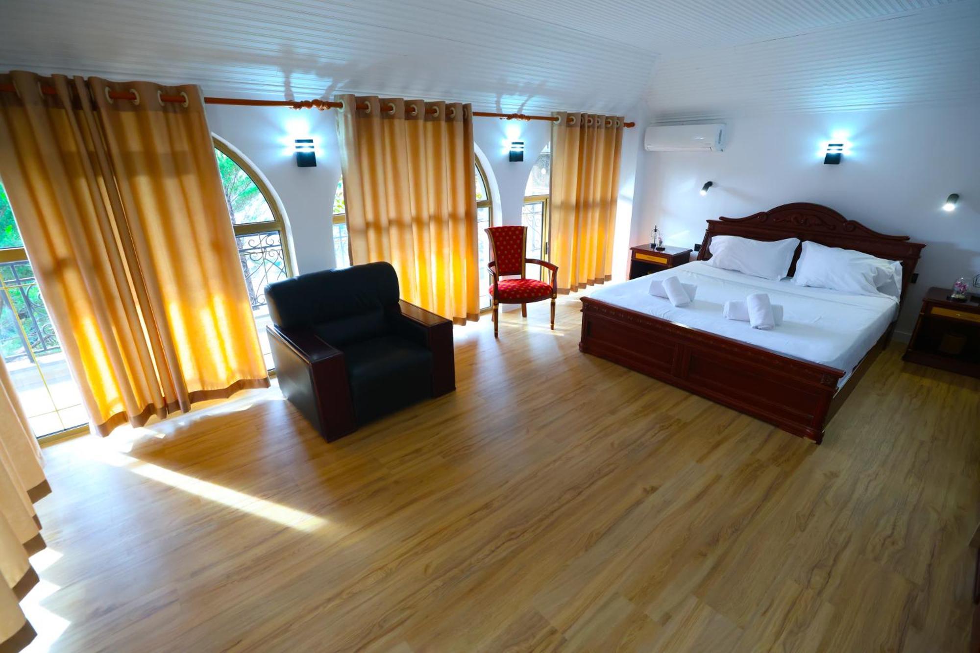 Vila Alizee Hotel Тирана Екстериор снимка