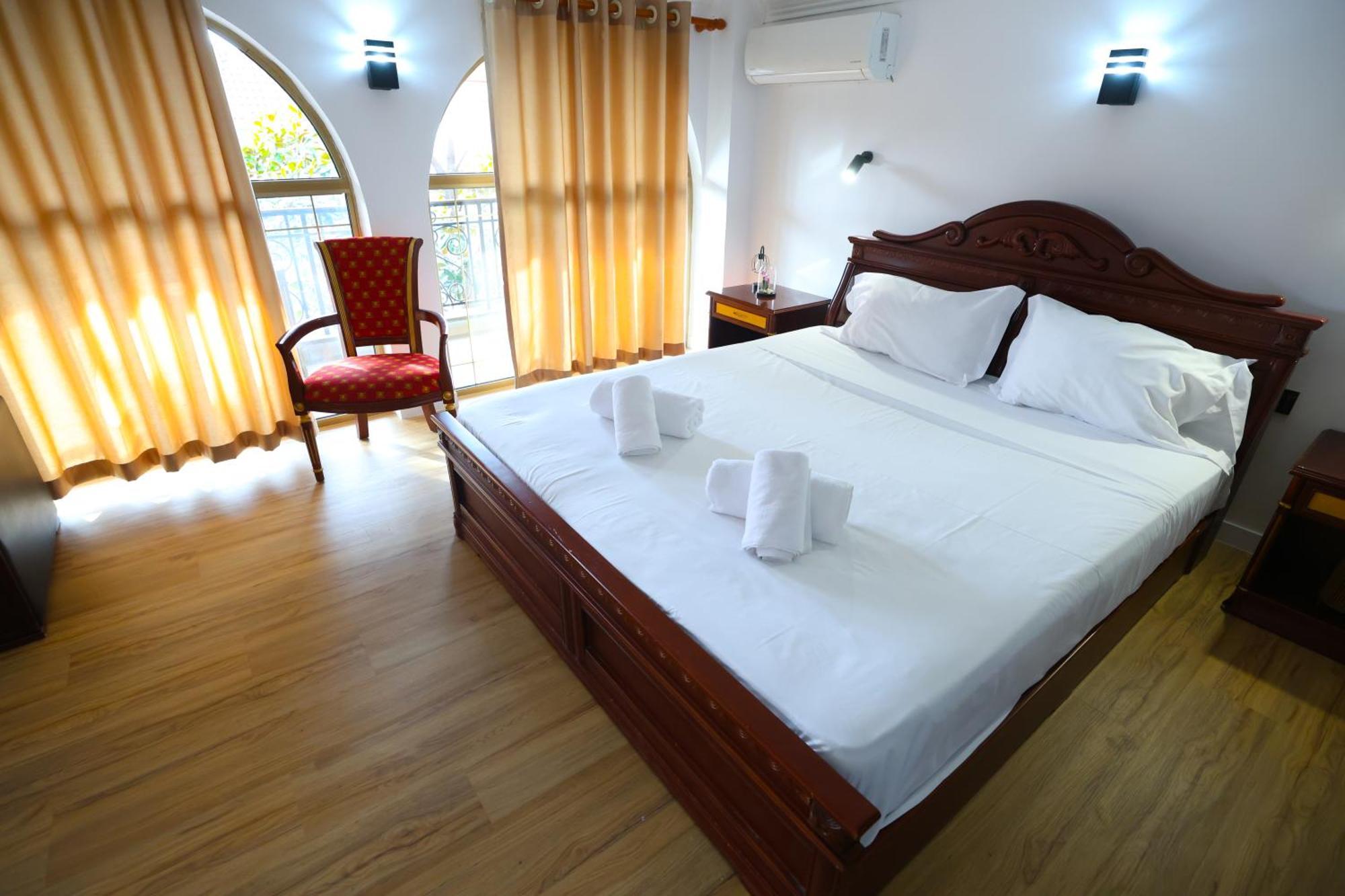 Vila Alizee Hotel Тирана Екстериор снимка