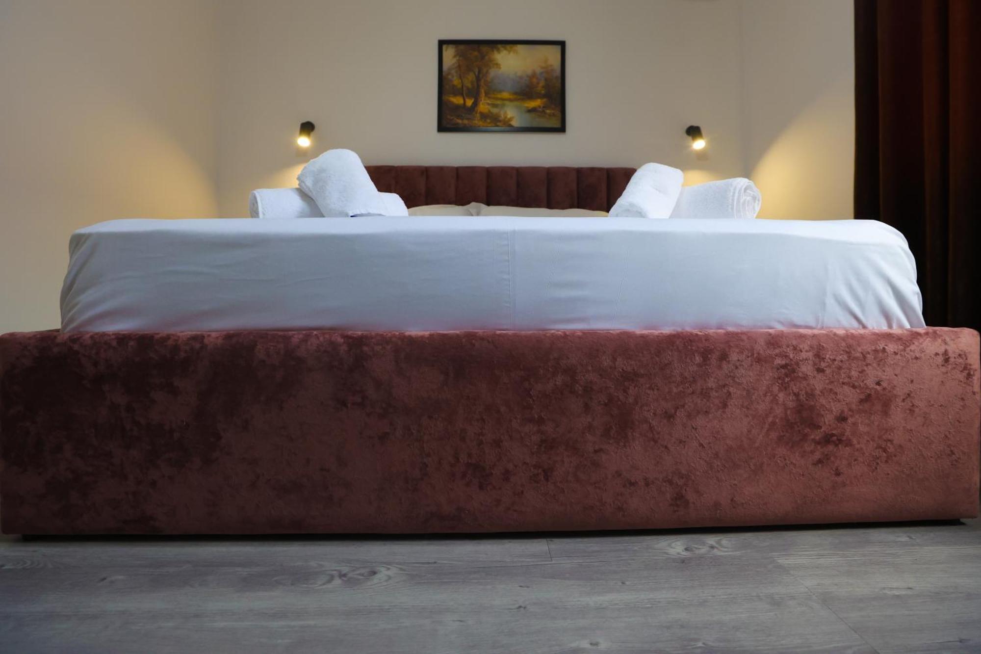 Vila Alizee Hotel Тирана Екстериор снимка