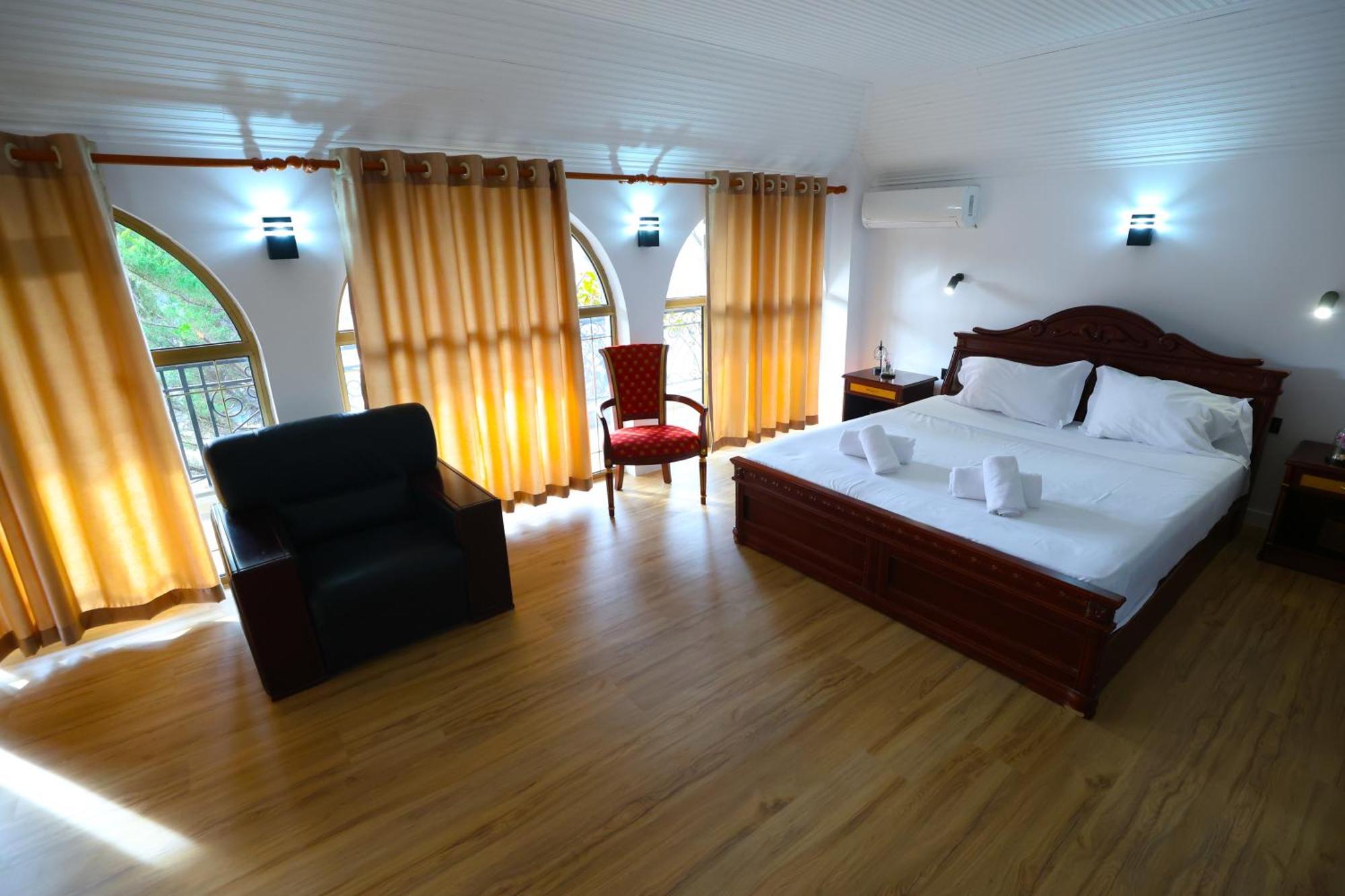 Vila Alizee Hotel Тирана Екстериор снимка