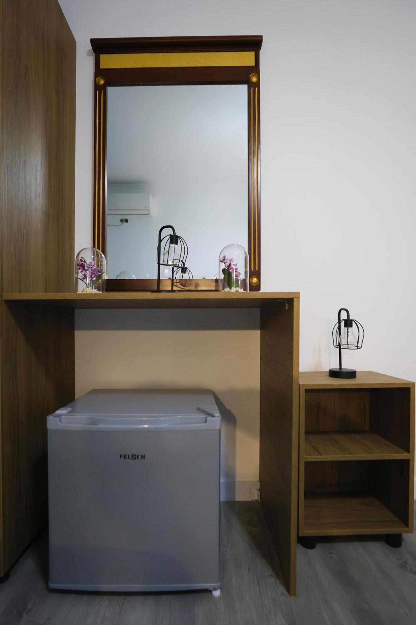 Vila Alizee Hotel Тирана Екстериор снимка