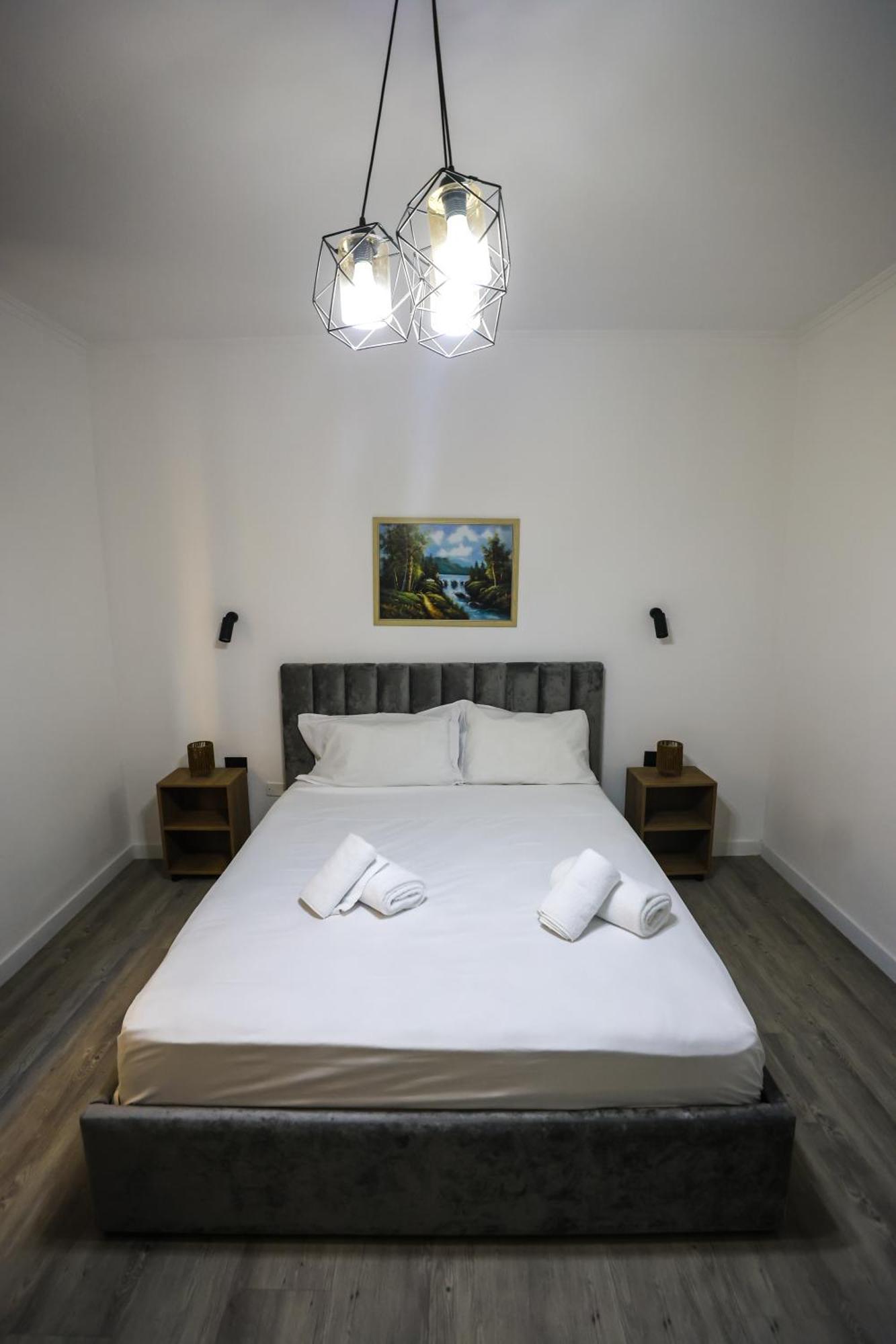 Vila Alizee Hotel Тирана Екстериор снимка