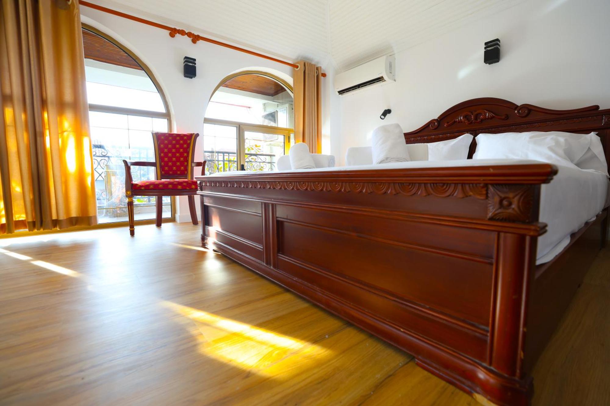 Vila Alizee Hotel Тирана Екстериор снимка