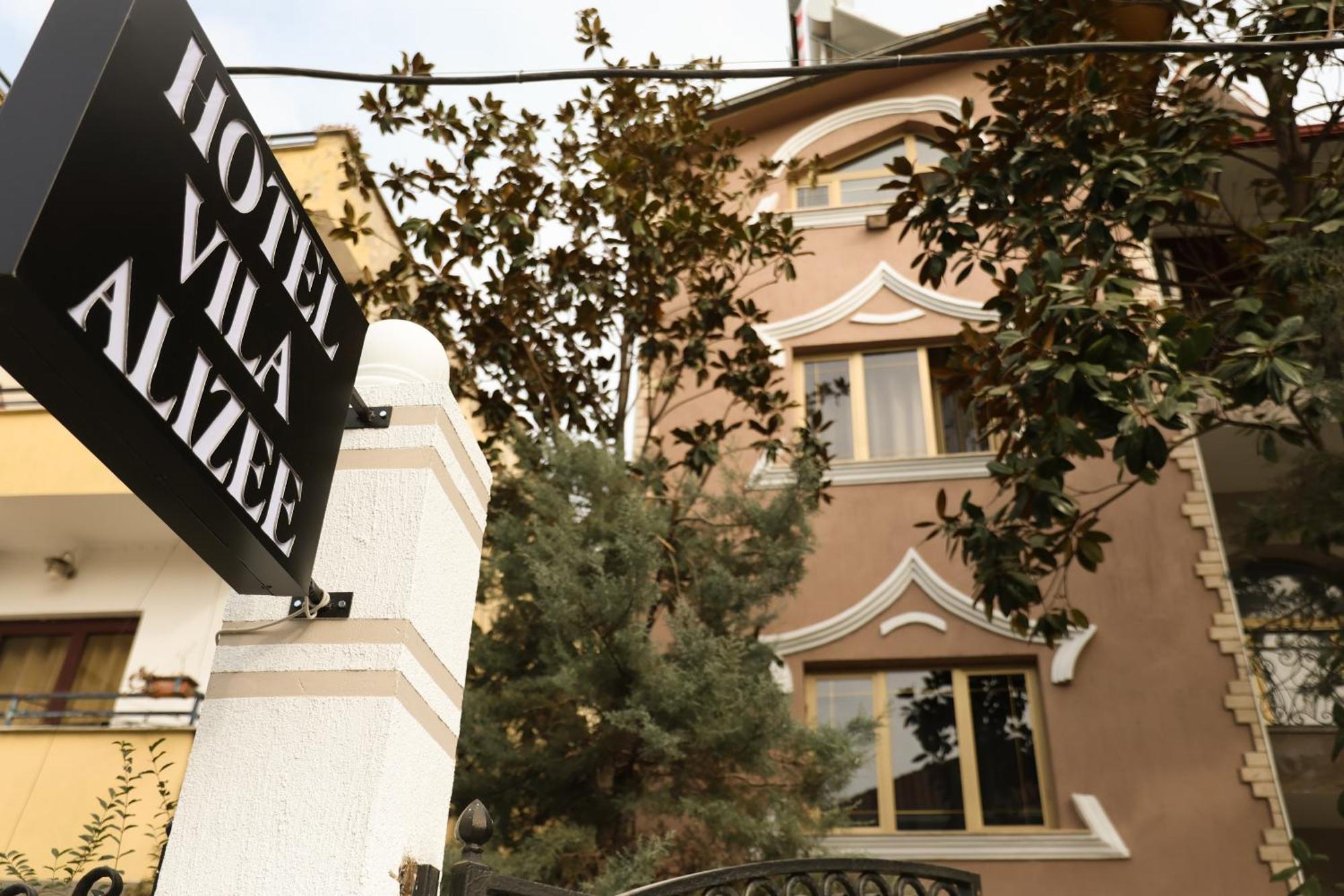 Vila Alizee Hotel Тирана Екстериор снимка