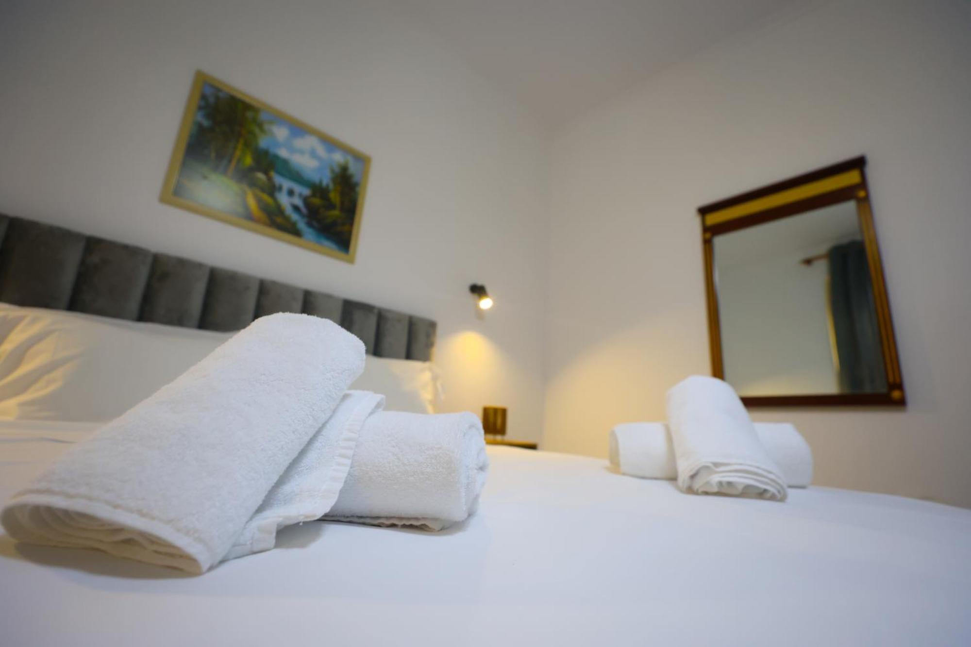 Vila Alizee Hotel Тирана Екстериор снимка