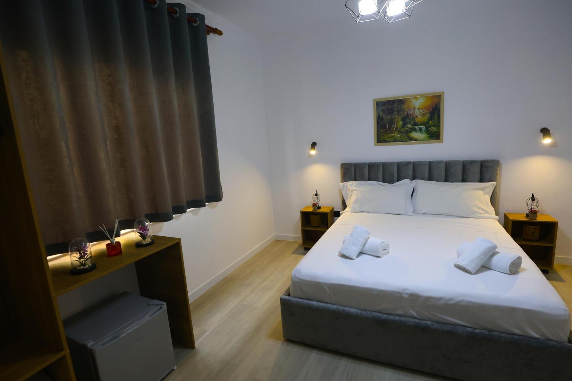 Vila Alizee Hotel Тирана Екстериор снимка