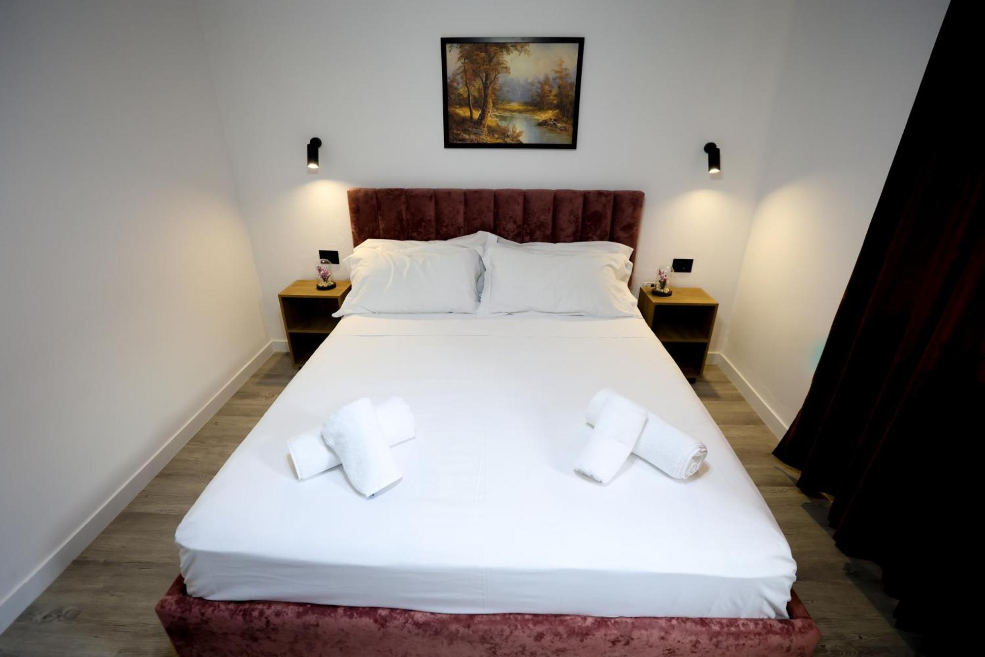 Vila Alizee Hotel Тирана Екстериор снимка