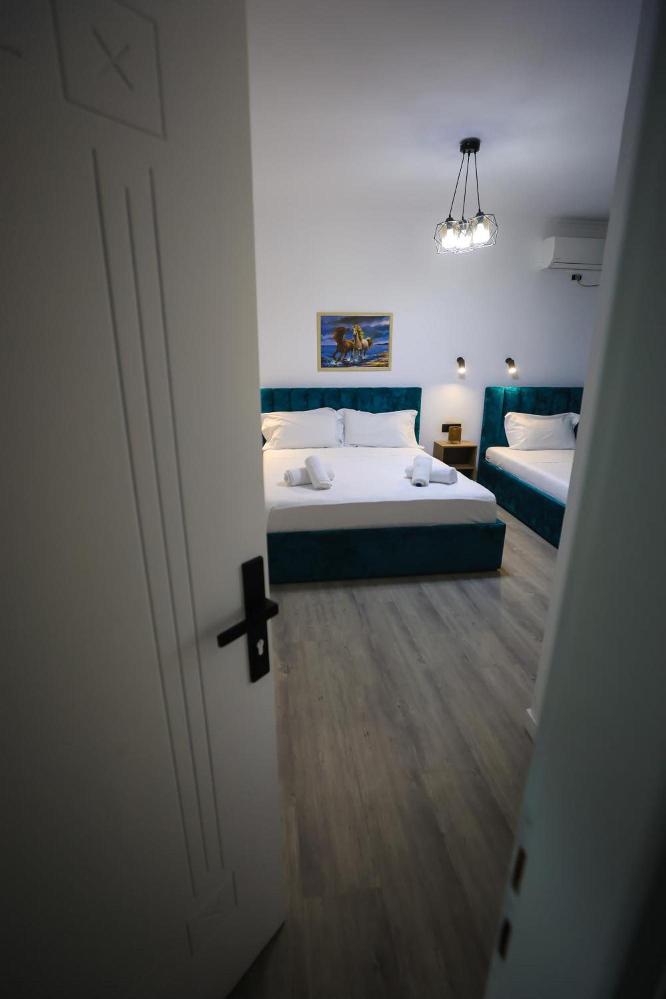 Vila Alizee Hotel Тирана Екстериор снимка