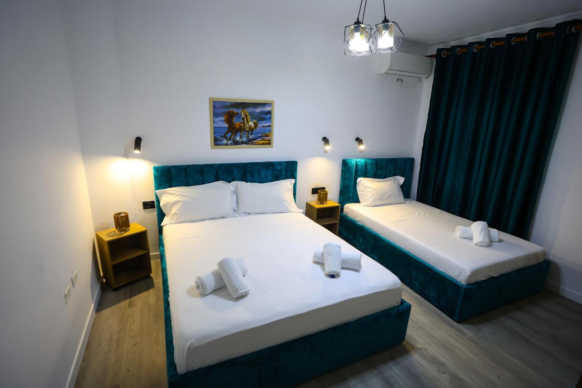 Vila Alizee Hotel Тирана Екстериор снимка