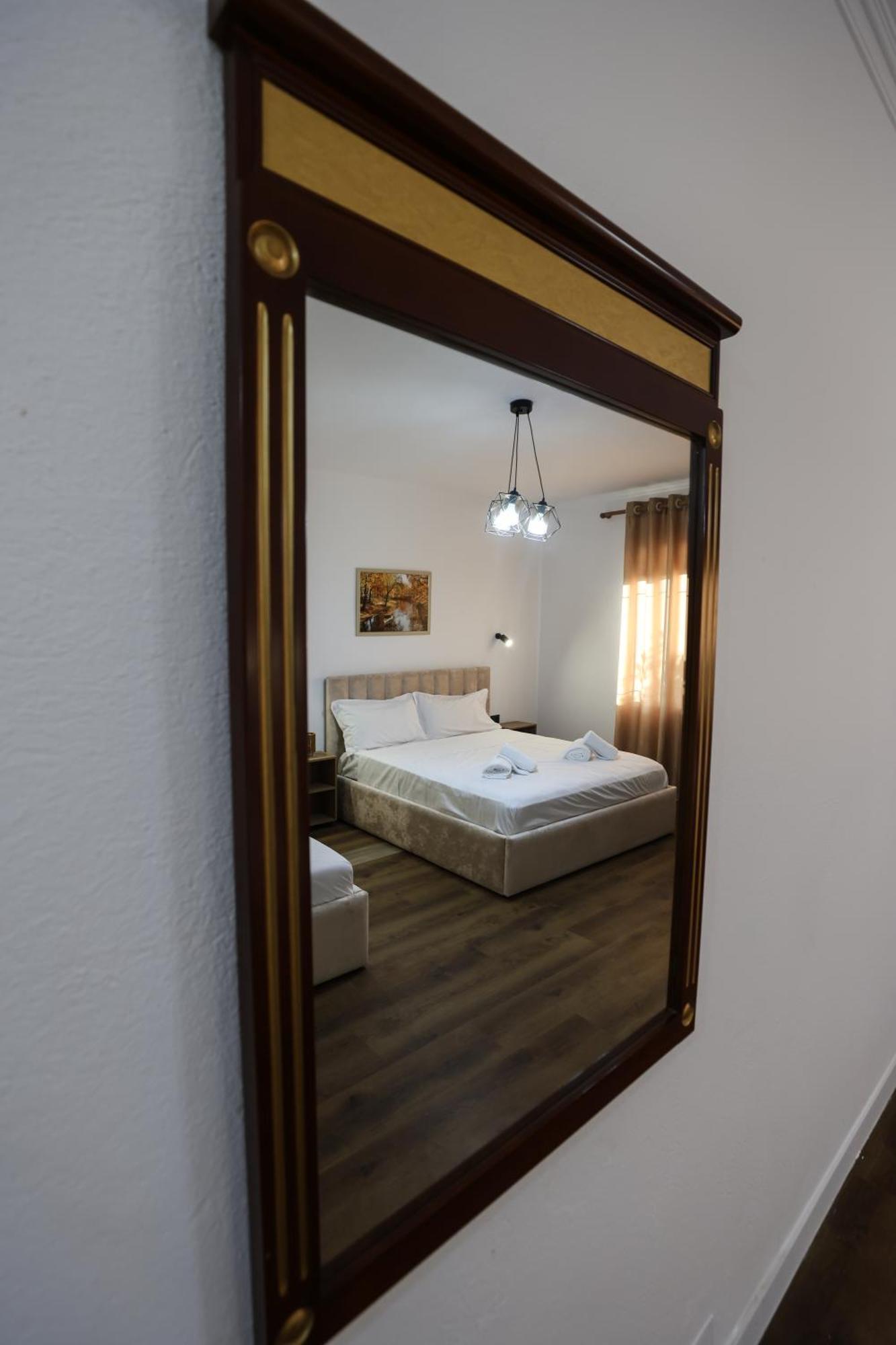 Vila Alizee Hotel Тирана Екстериор снимка