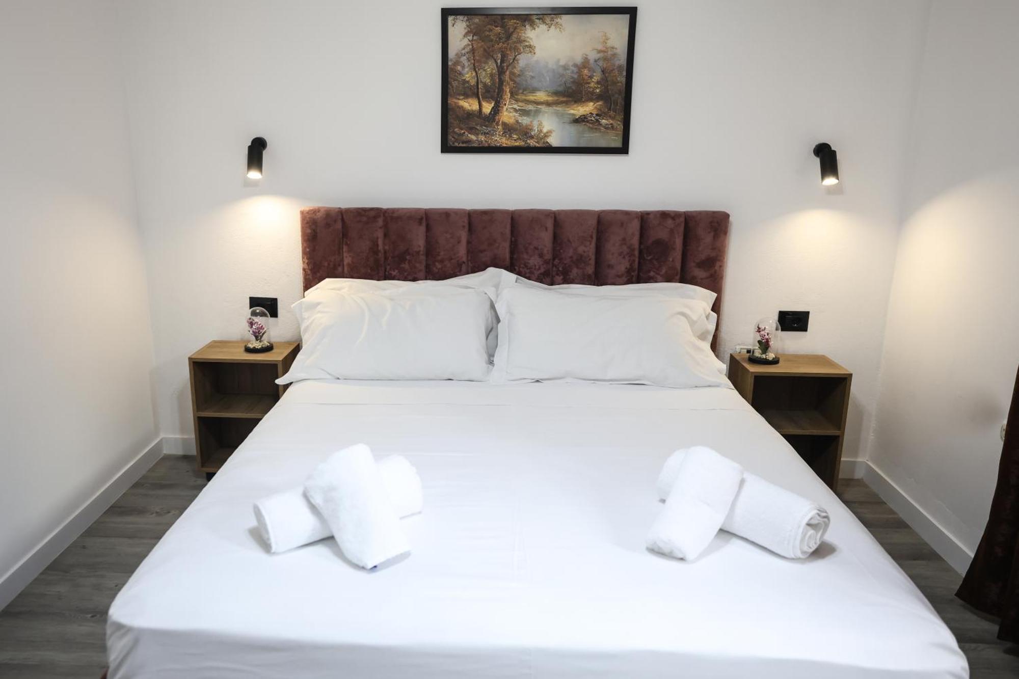 Vila Alizee Hotel Тирана Екстериор снимка