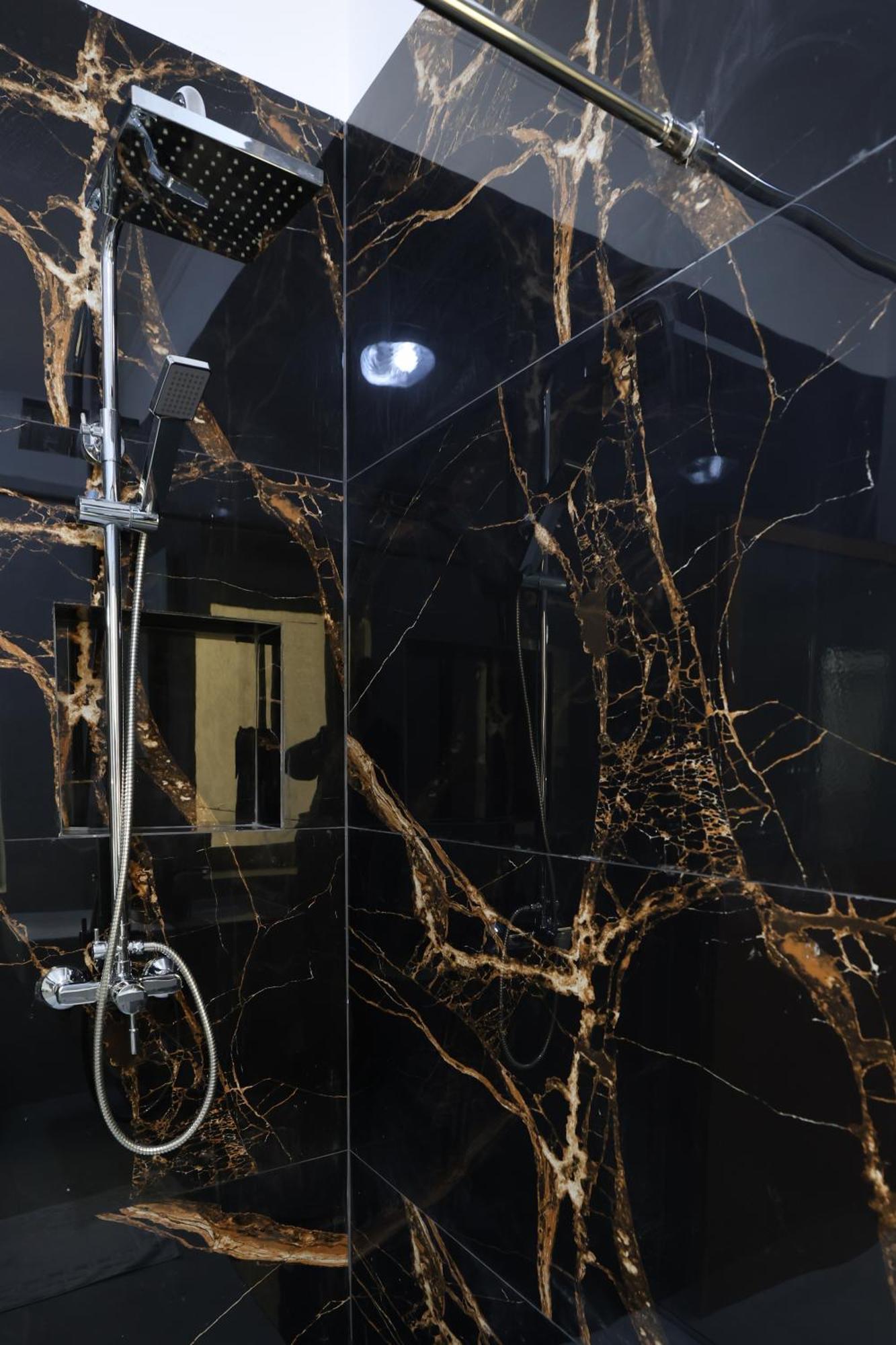 Vila Alizee Hotel Тирана Екстериор снимка