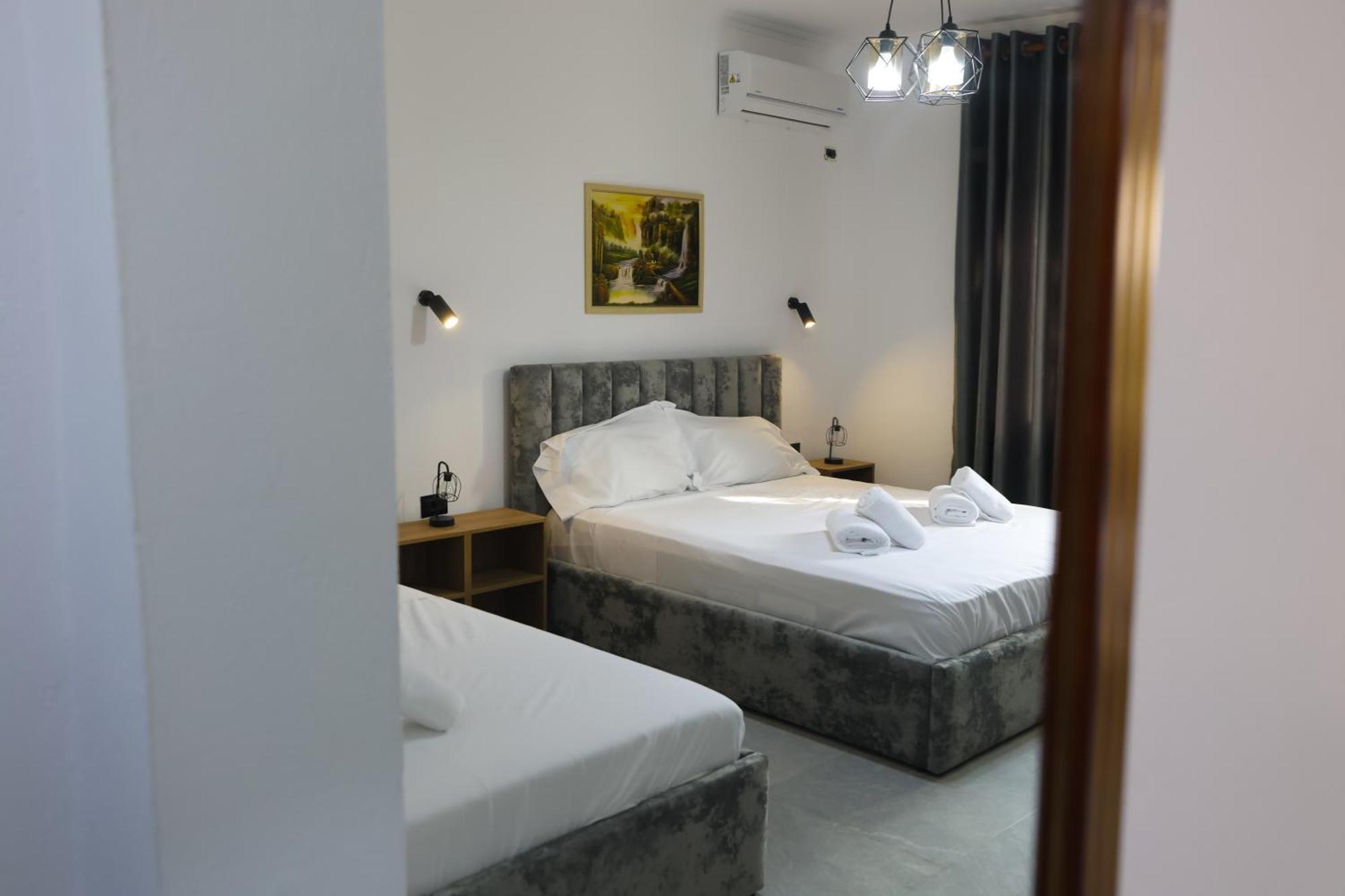 Vila Alizee Hotel Тирана Екстериор снимка